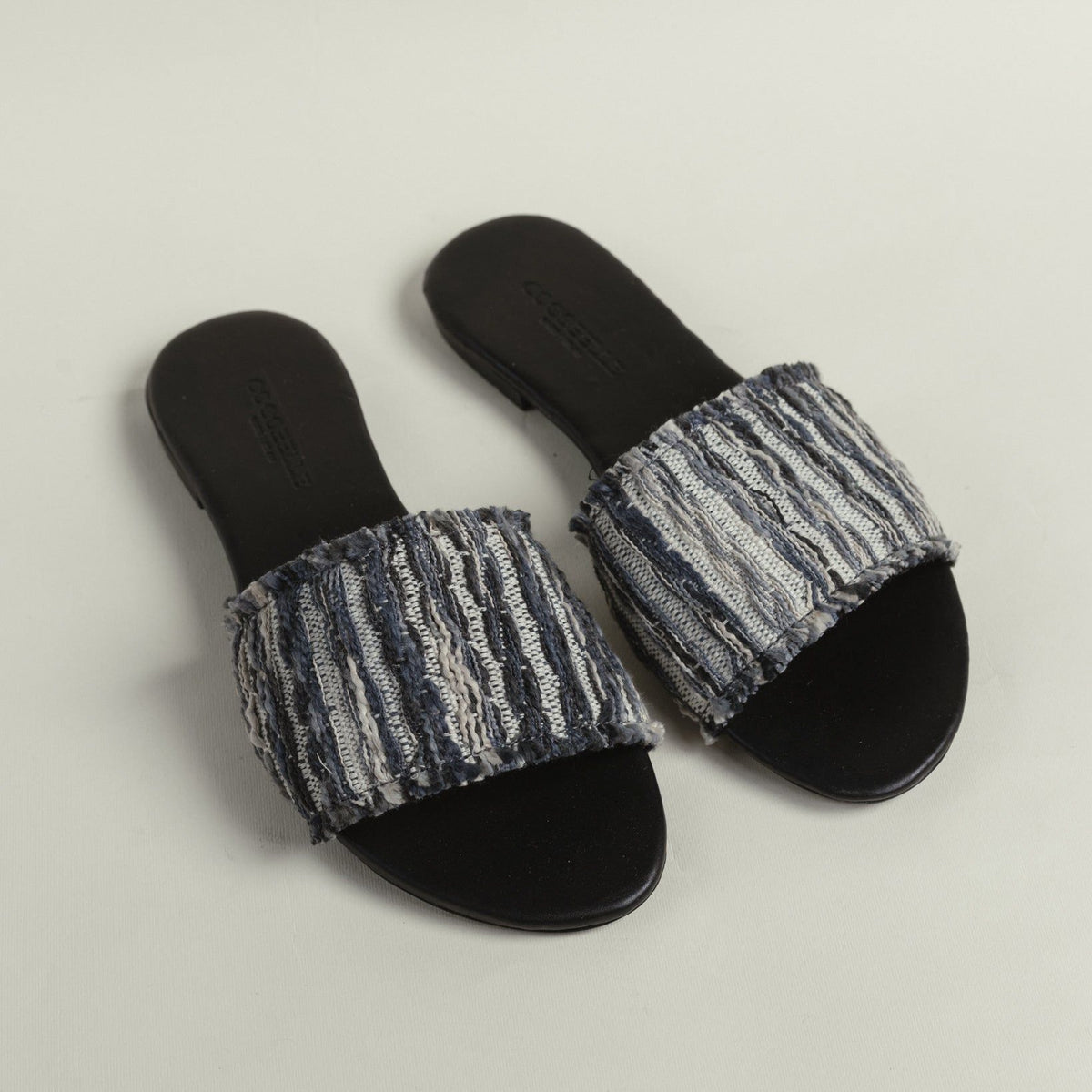 Iris in Tulum Grey