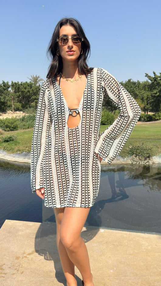 Salina’s beach-dress in Monochrome