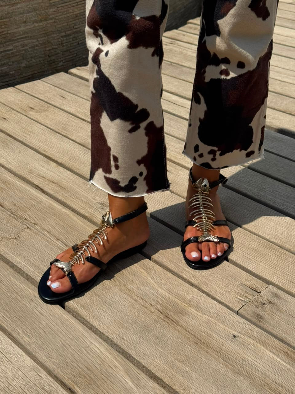 Gold Fishbone Sandals in Black (xSATISFASHION)