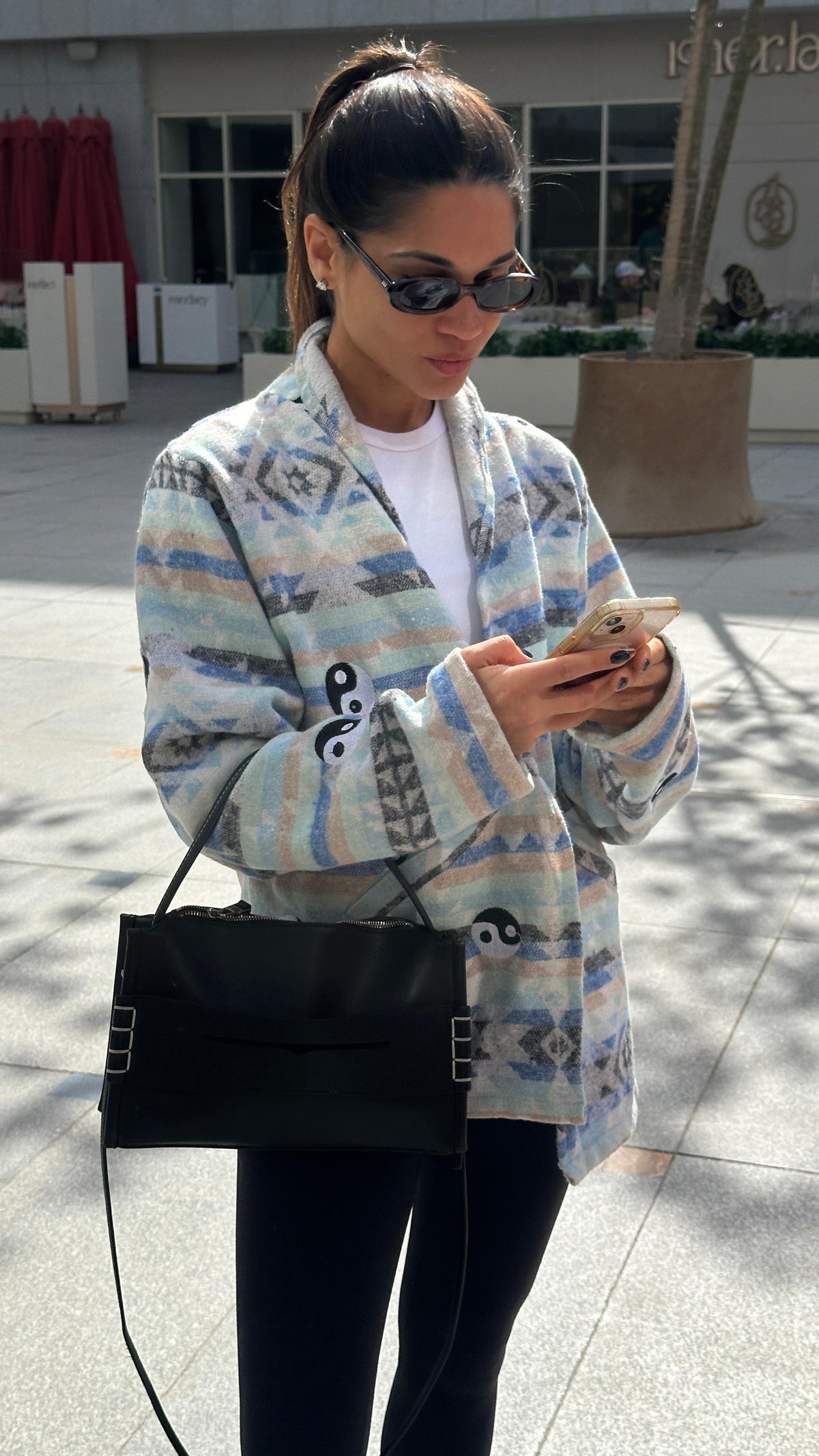 Ying-Yang Blanket Cardigan in Blue