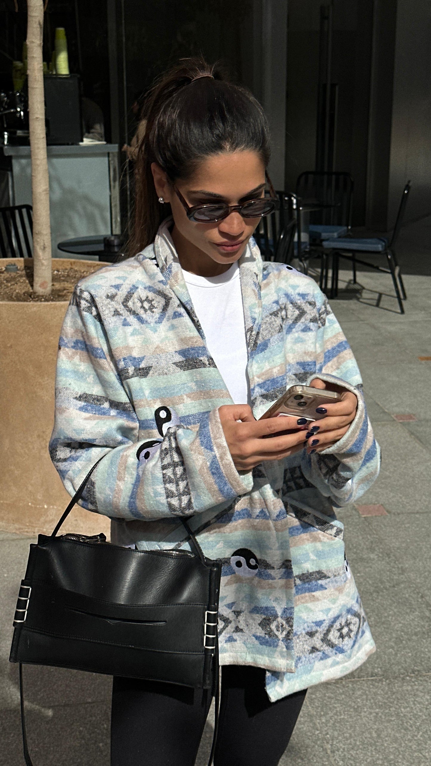 Ying-Yang Blanket Cardigan in Blue