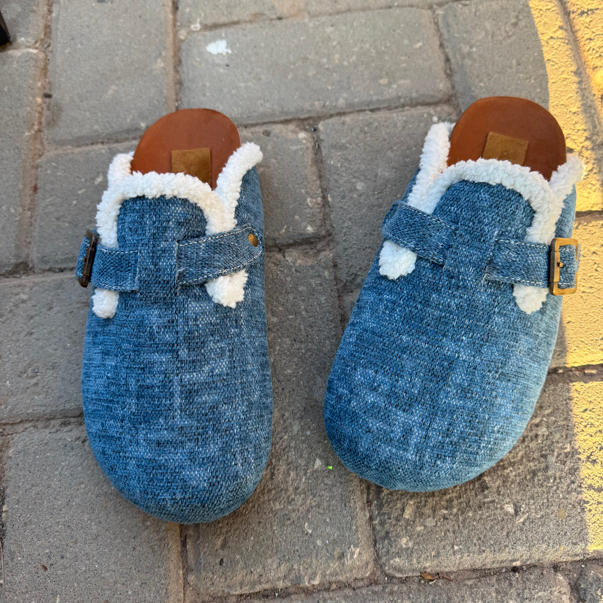 Milah clogs in blue with shearling by COCOBELLE