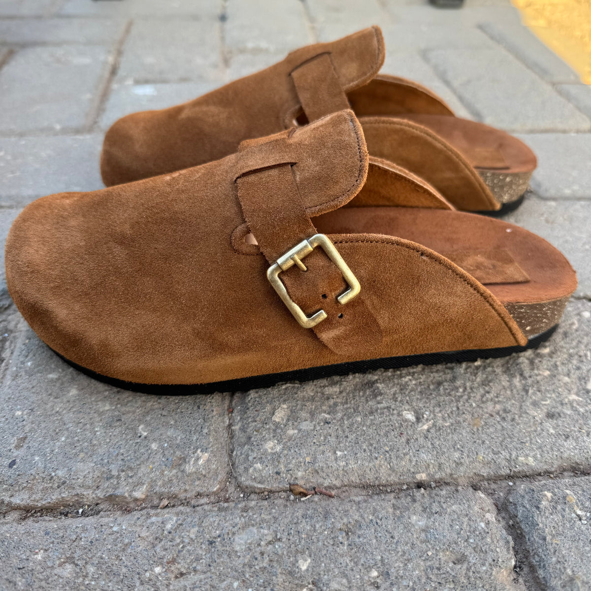 Milah clogs in 100% Italian suede, havan, by COCOBELLE, view 3