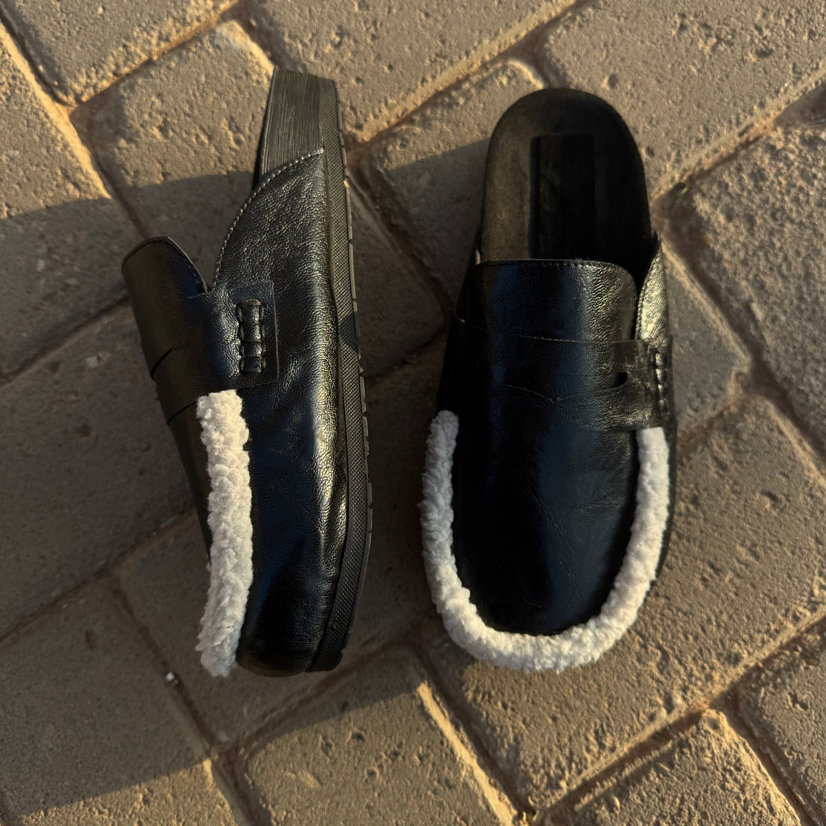 Zoey clogs in black with shearling by COCOBELLE, view 3