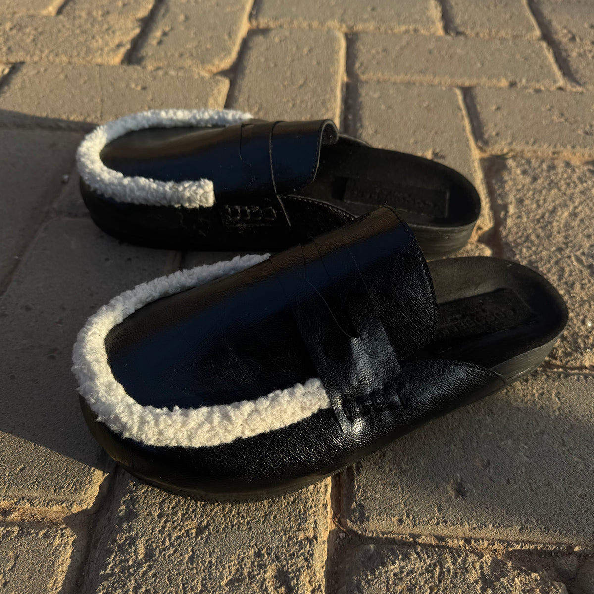 Zoey clogs in black with shearling by COCOBELLE, view 4