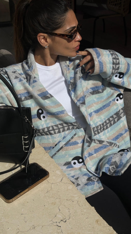 Ying-Yang Blanket Cardigan in Blue