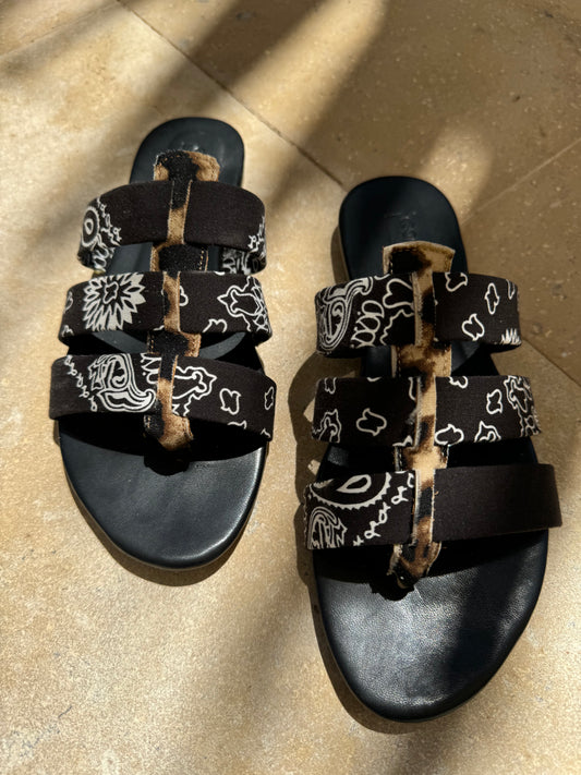 Inez 3 slides in Black Bandana