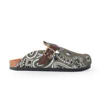 Bandana clogs in olive