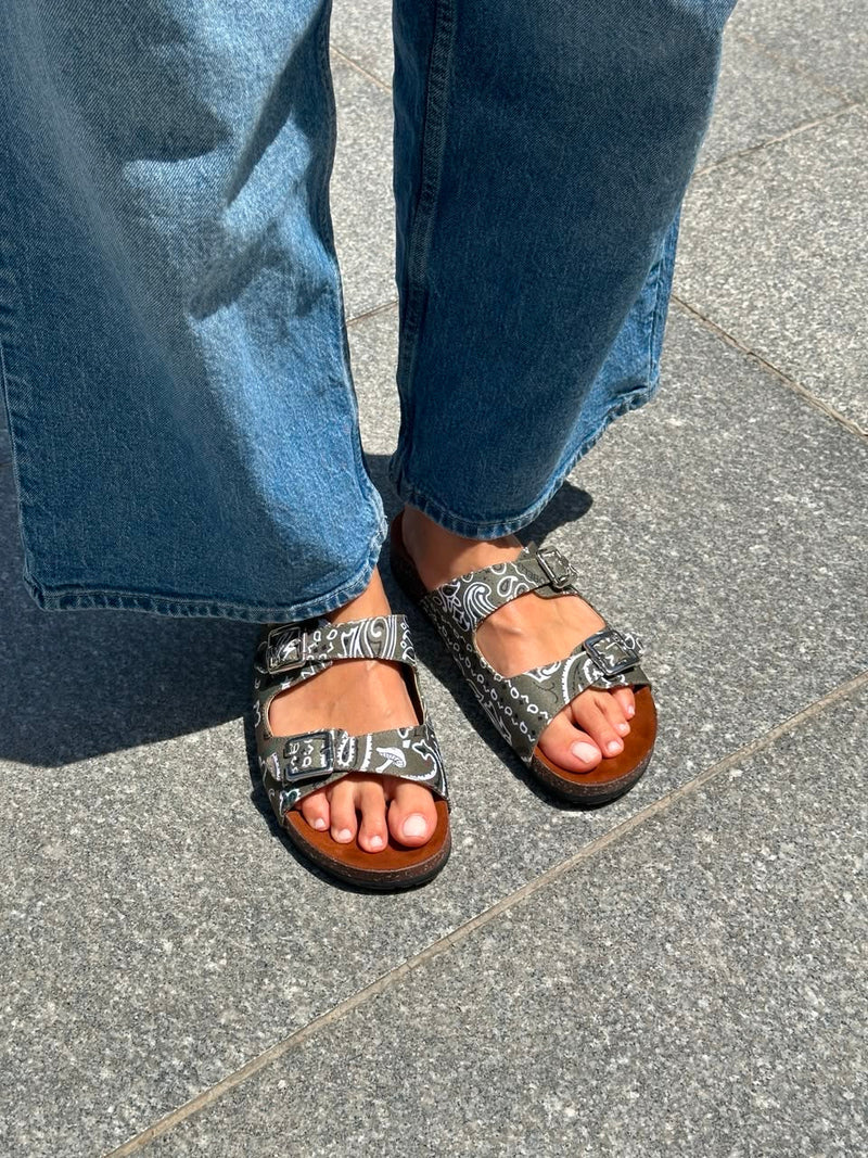 SLIDES