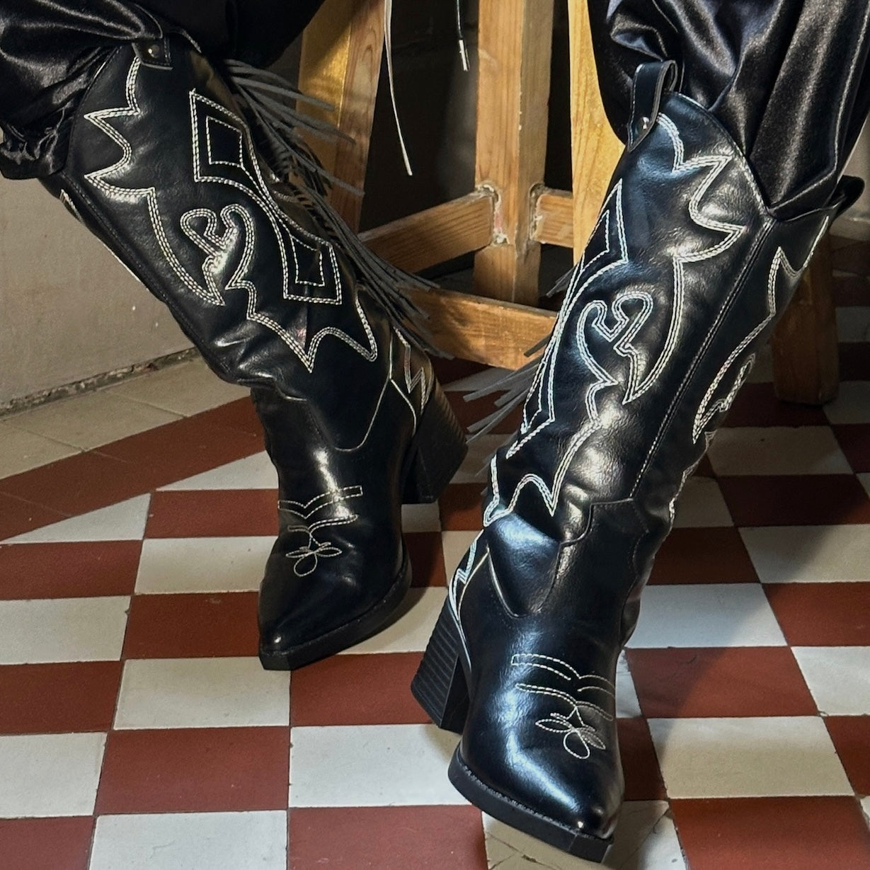 Alabama Fringe Cowboy Boots in Black. (X SATISFASHION)