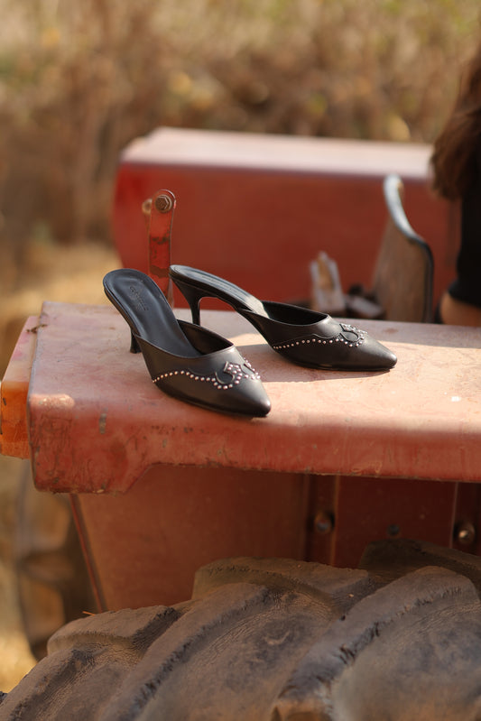 Darlin’ Pointed Mule Heels in Black (PREORDER: Shipping by October 8)