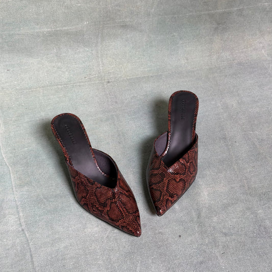 Iconic Kitten-heel mules in Brown Snake