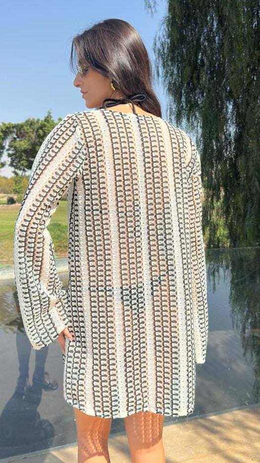 Salina’s beach-dress in Monochrome