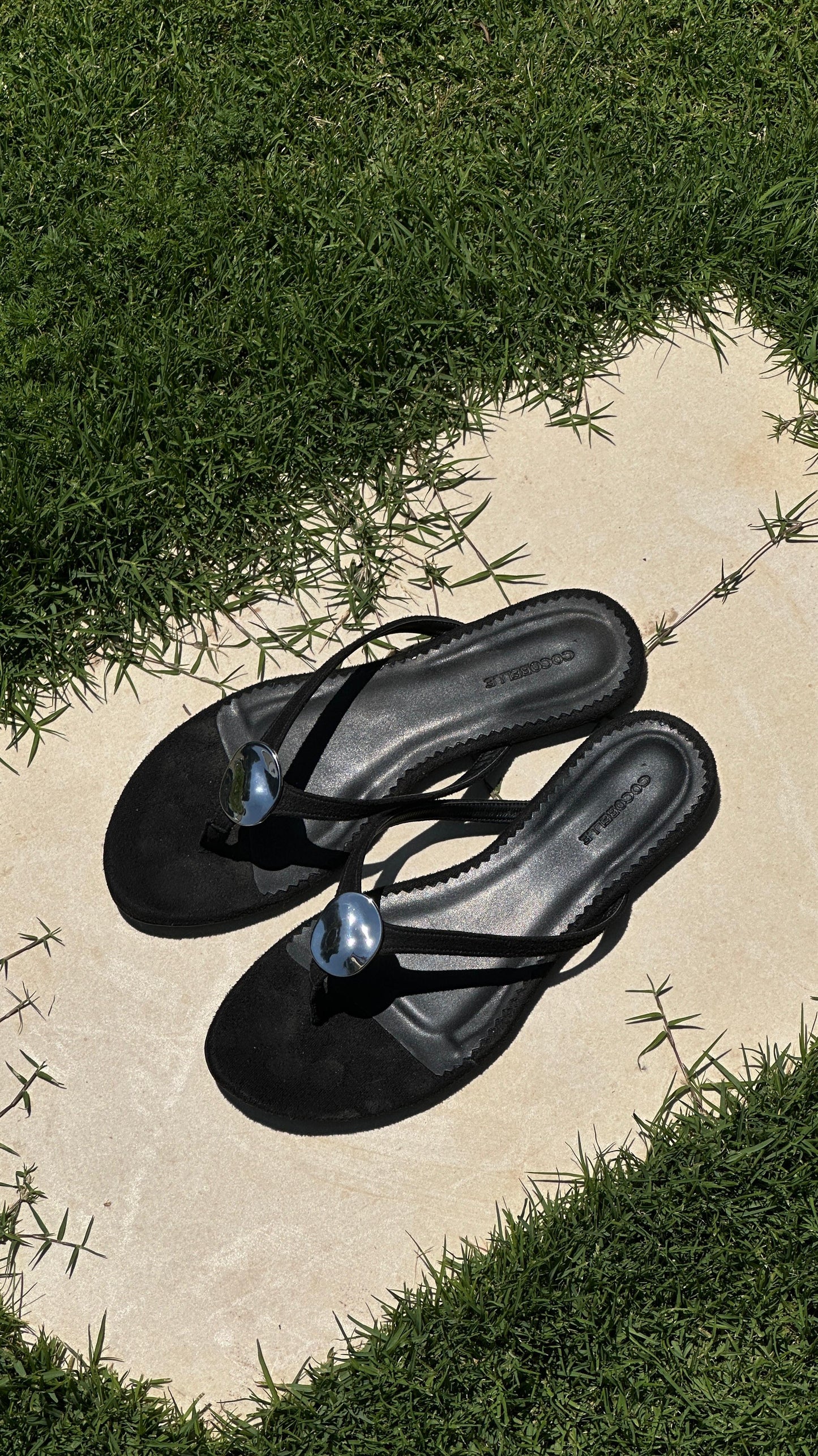 Luna Flat in Black & Silver