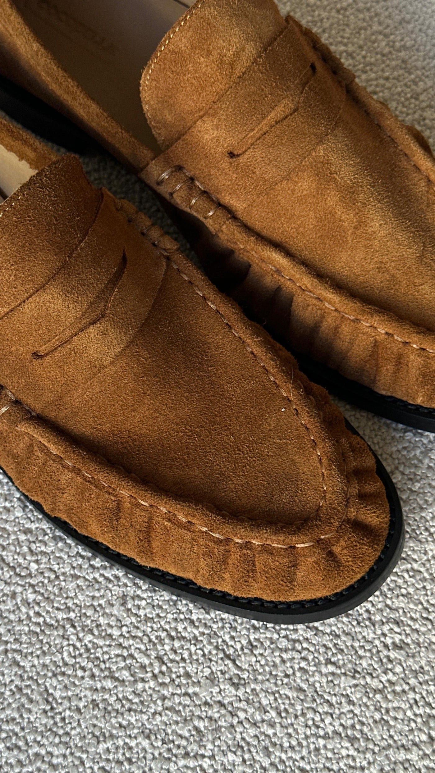 Le Loafer Penny Loafer in 100% Genuine Suede