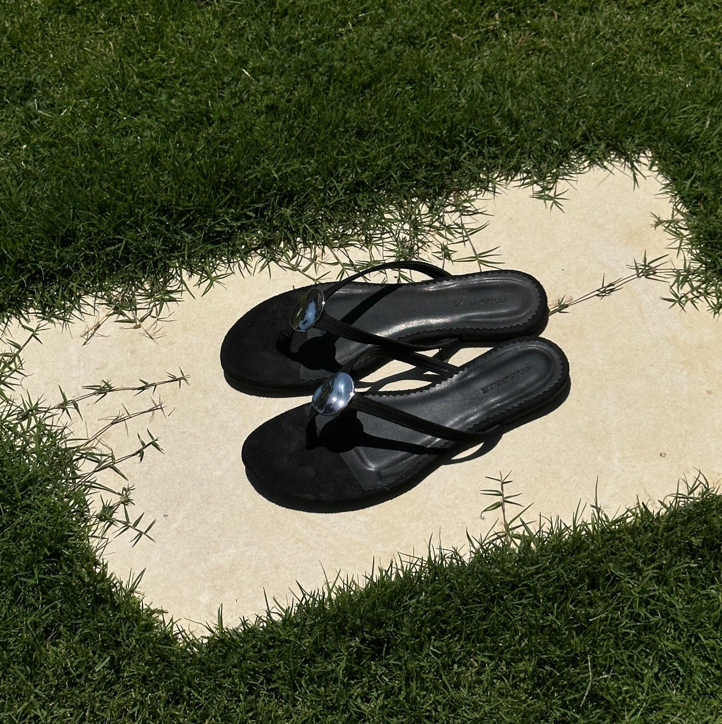Luna Flat in Black & Silver