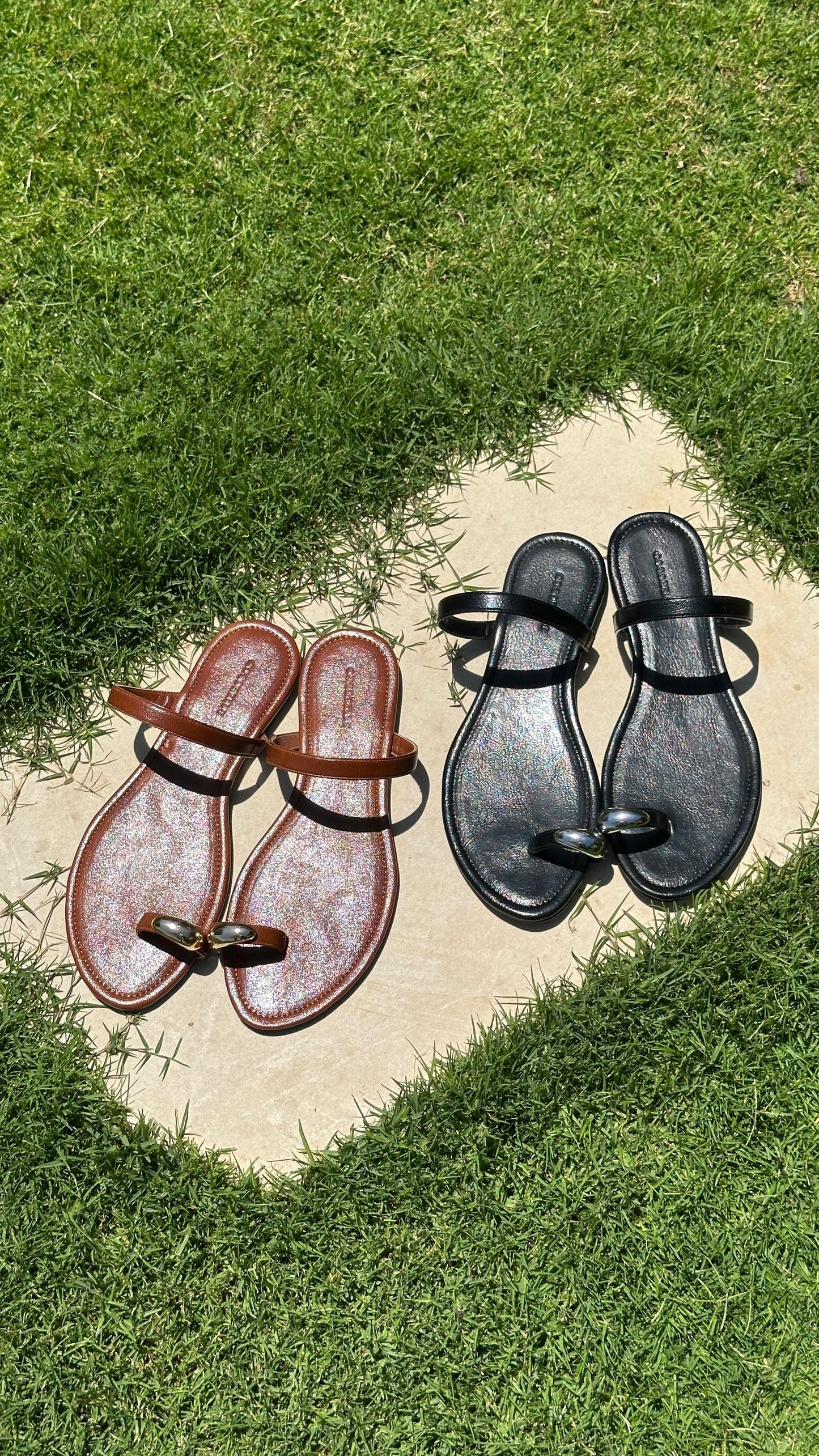 Sorella Toe Flats in Brown