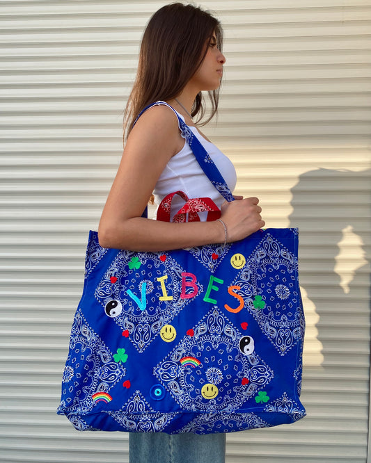 Maxi Tote in Blue Bandana “Vibes”