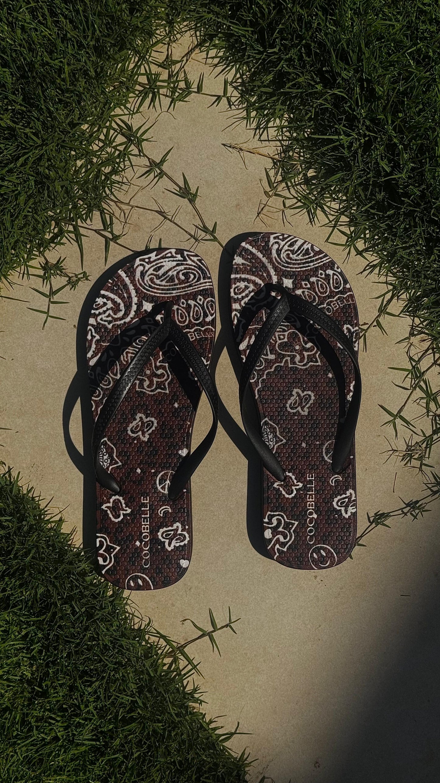 Flip-Flops in Leopard Bandana