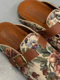“Teta’s Cushion”  clogs