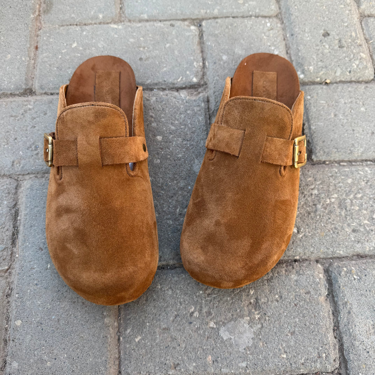 Milah clogs in 100% Italian suede, havan, by COCOBELLE