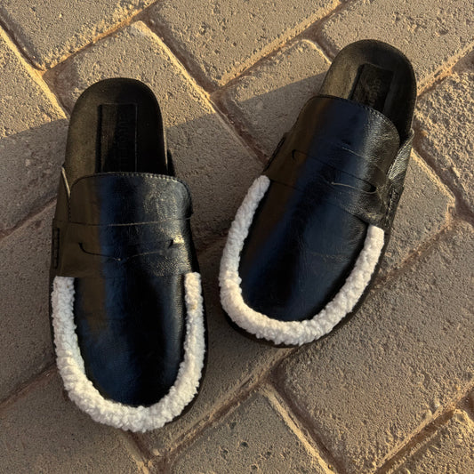 Zoey clogs in black with shearling by COCOBELLE